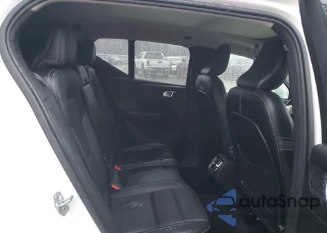 2019 Volvo Xc40 T5 Momentum из США, поврежденный, VIN YV4162UK9K2071843